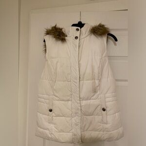 GREEN TEA Zip & Snap Up Faux Fur Trim White Quilted Vest